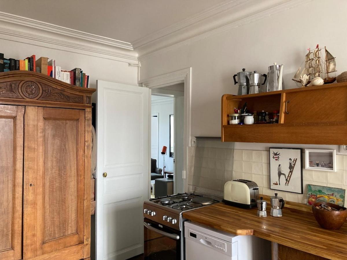 Luminous And Inspiring Arty Apartment Paris