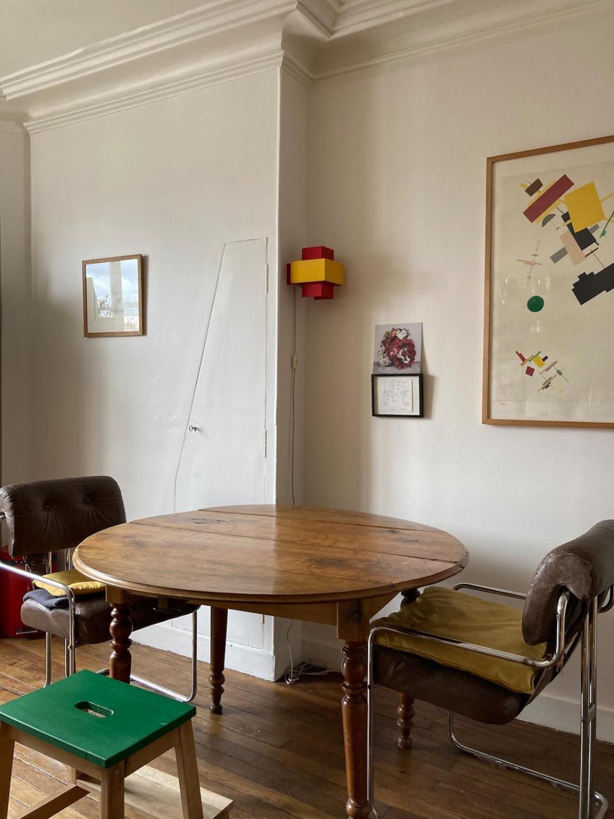 Luminous And Inspiring Arty Apartment