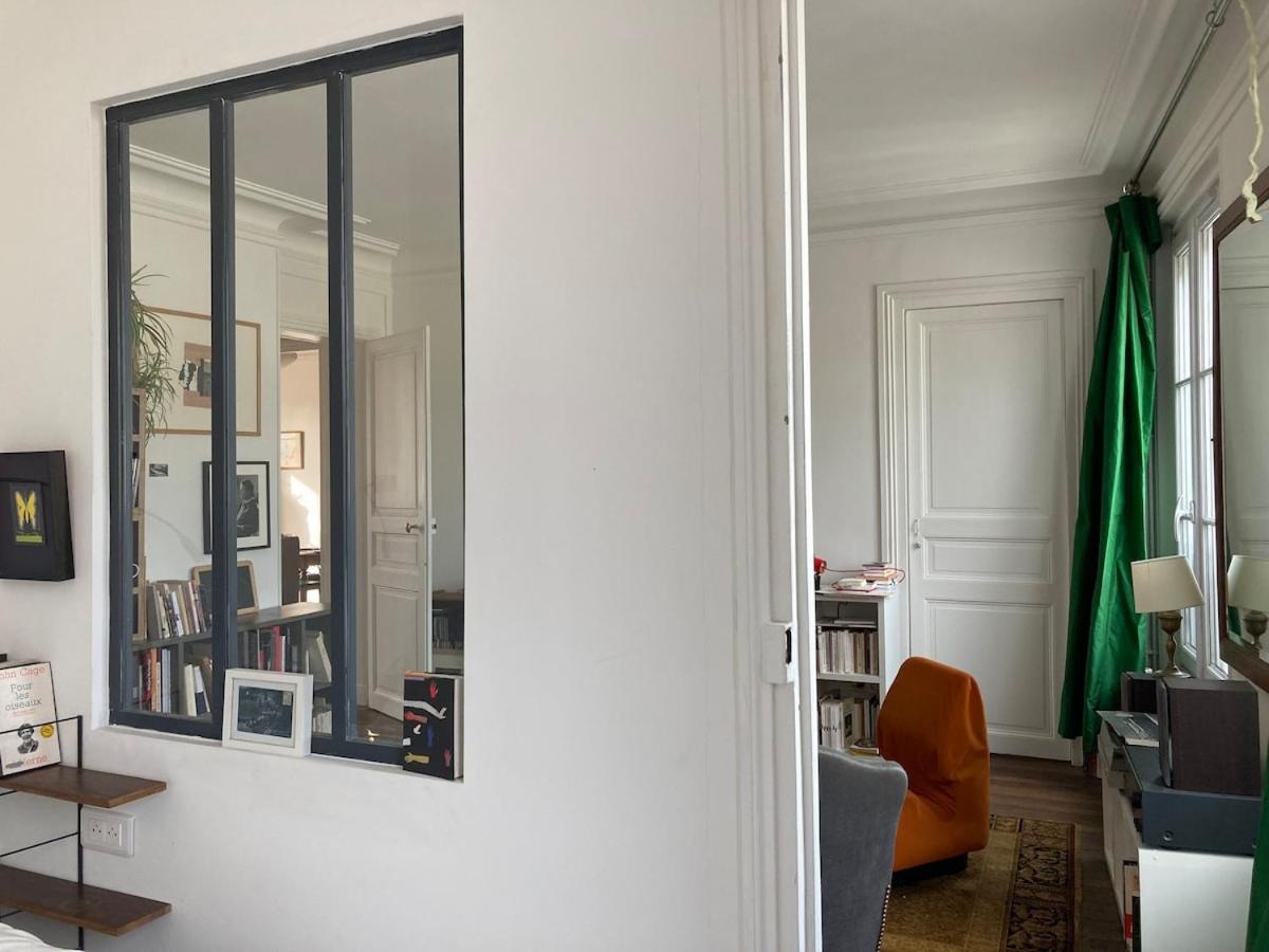 Luminous And Inspiring Arty Apartment *
