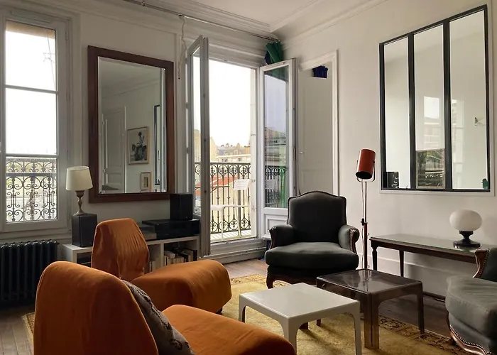 Luminous And Inspiring Arty Home